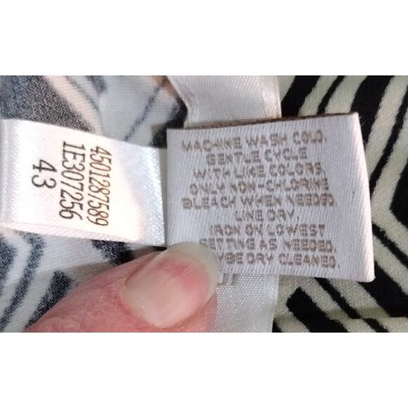 Chico's Elastic Waist Pull On Unlined Skirt, Blk/Off Wht, Sz 0 (4) - Picture 5 of 5